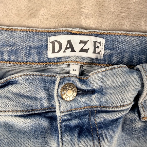 DAZE Hug High Rise Cropped Wide Leg Jeans Raw Hem Light Wash Size 32 - Picture 4 of 11